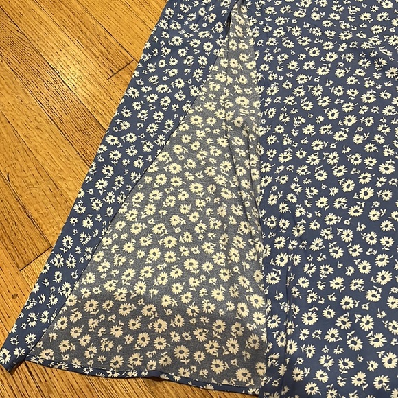 Reformation Blue w white flowers front slit Midi Skirt NWOT - Picture 4 of 9